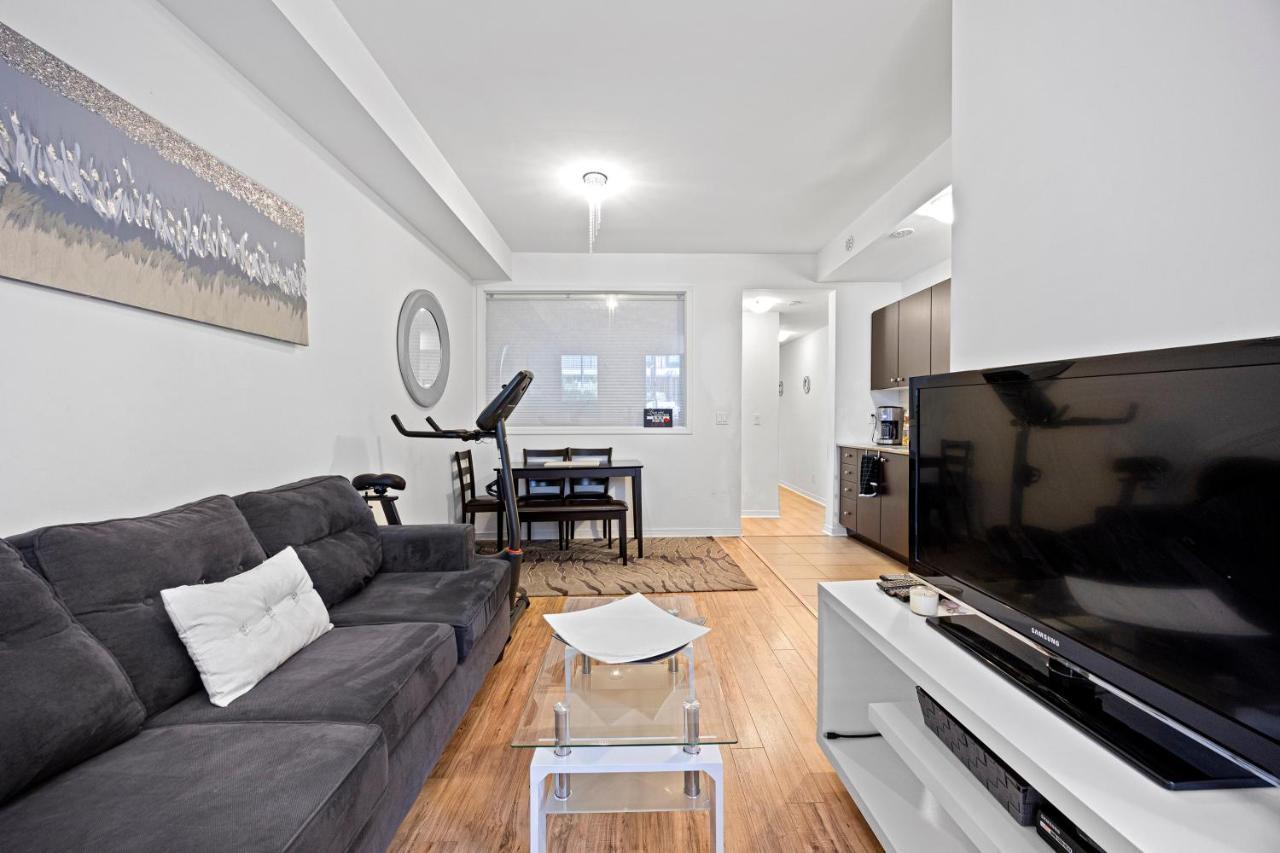 Apartamento Beautiful Townhouse Near Yorkdale Mall, Wilson Subway Toronto Exterior foto