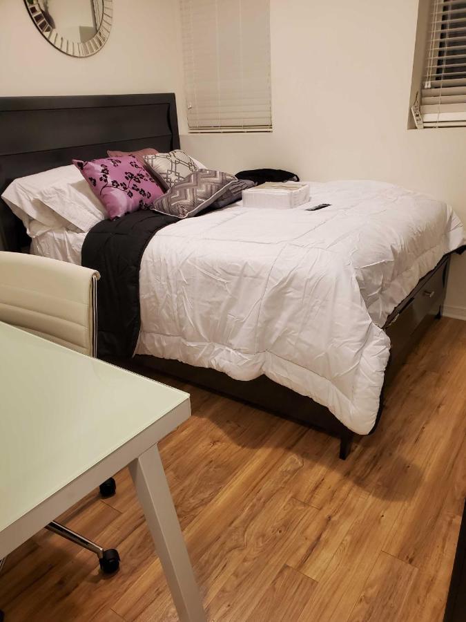 Apartamento Beautiful Townhouse Near Yorkdale Mall, Wilson Subway Toronto Exterior foto