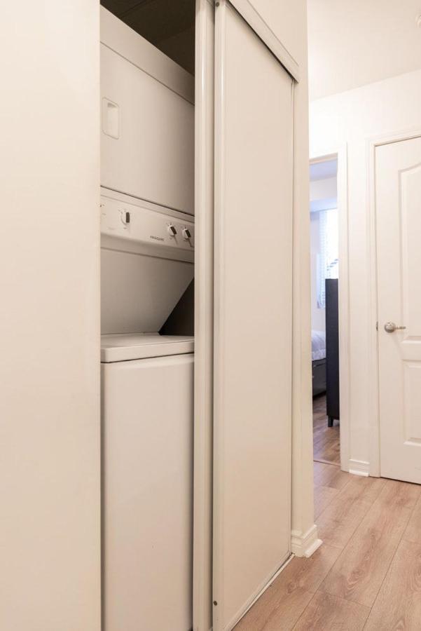 Apartamento Beautiful Townhouse Near Yorkdale Mall, Wilson Subway Toronto Exterior foto