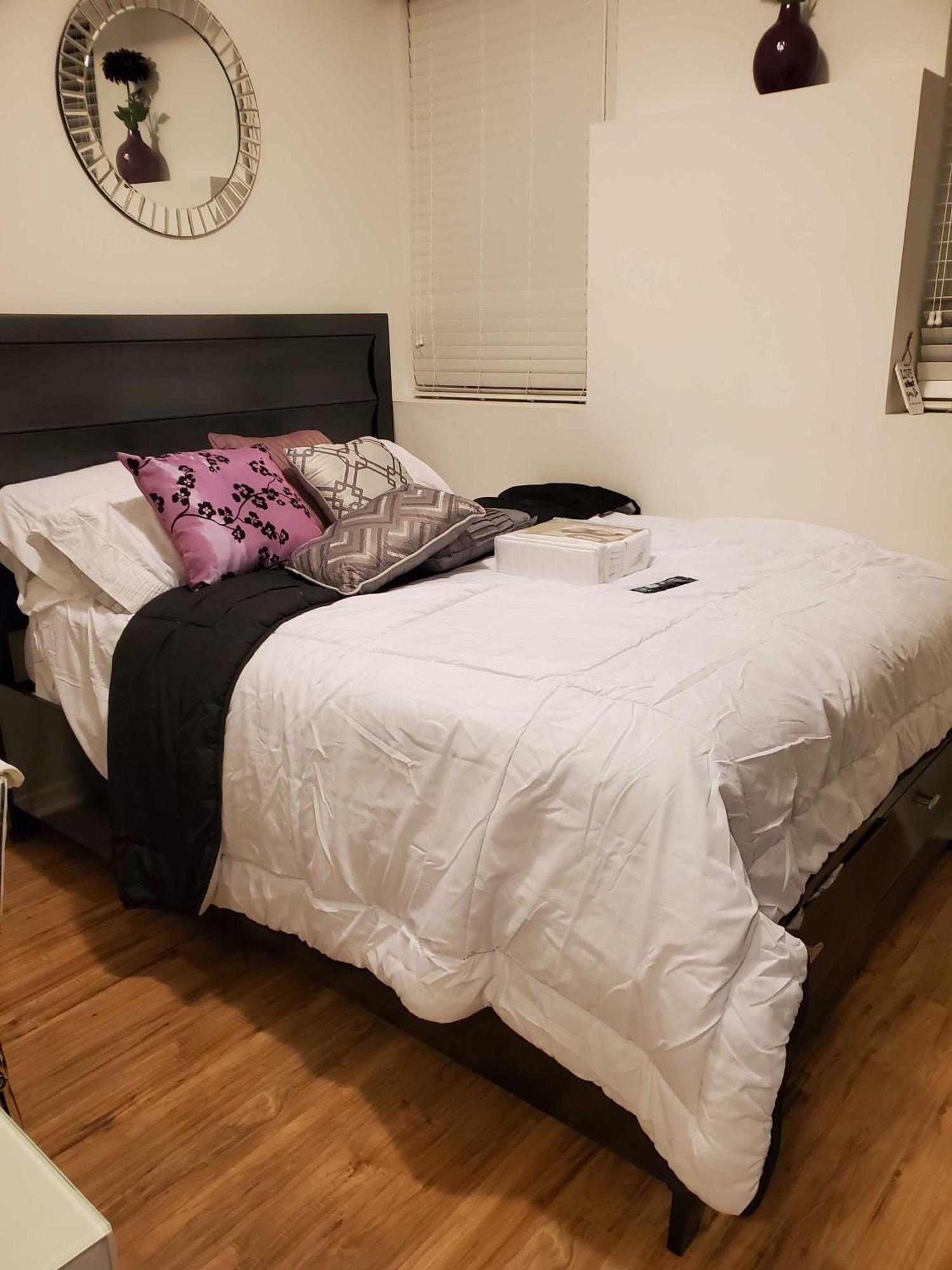 Apartamento Beautiful Townhouse Near Yorkdale Mall, Wilson Subway Toronto Exterior foto