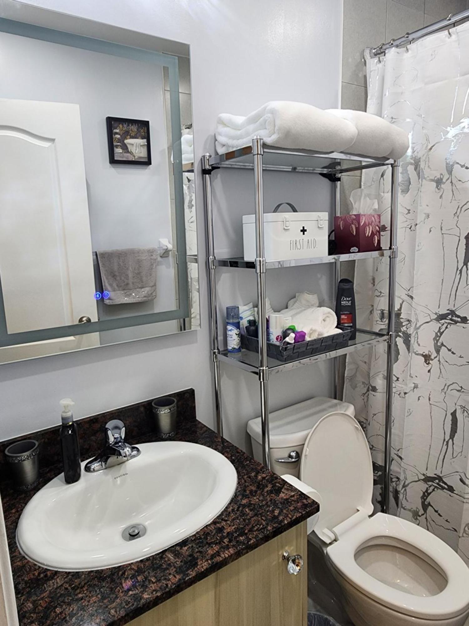 Apartamento Beautiful Townhouse Near Yorkdale Mall, Wilson Subway Toronto Exterior foto