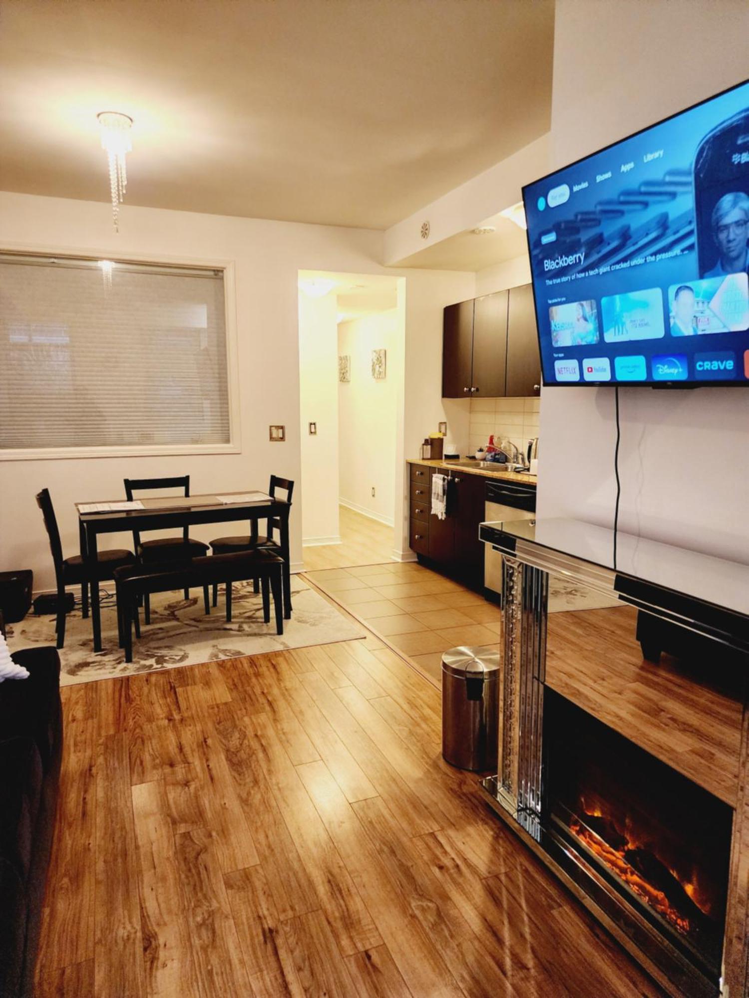 Apartamento Beautiful Townhouse Near Yorkdale Mall, Wilson Subway Toronto Exterior foto
